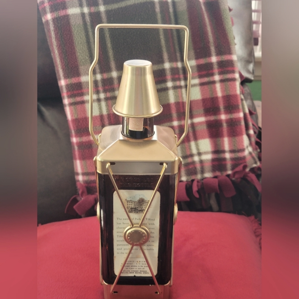 Vintage Harmony Inc Musical Decanter (FOR HE'S A JOLLY GOOD FELLOW)